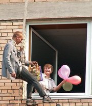 Поздравление в окно