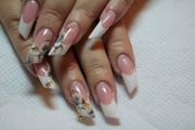  Наращивание ресниц и гелевых ногтей