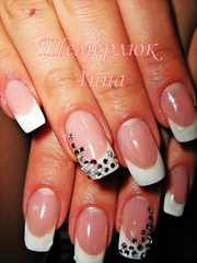 НАРОЩУВАННЯ НІГТІВ