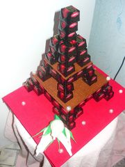 Эйфелева башня из конфет