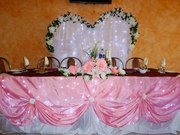 Свадебные арки,  оформление стола молодых,  украшение зала,  машин.