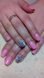 Наращивание ногтей, покрытие гель лаком.