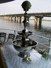 Фонтан для шампанского на свадьбу.