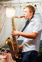 Живая музыка. Саксофонист на свадьбу, корпоратив, презентацию.